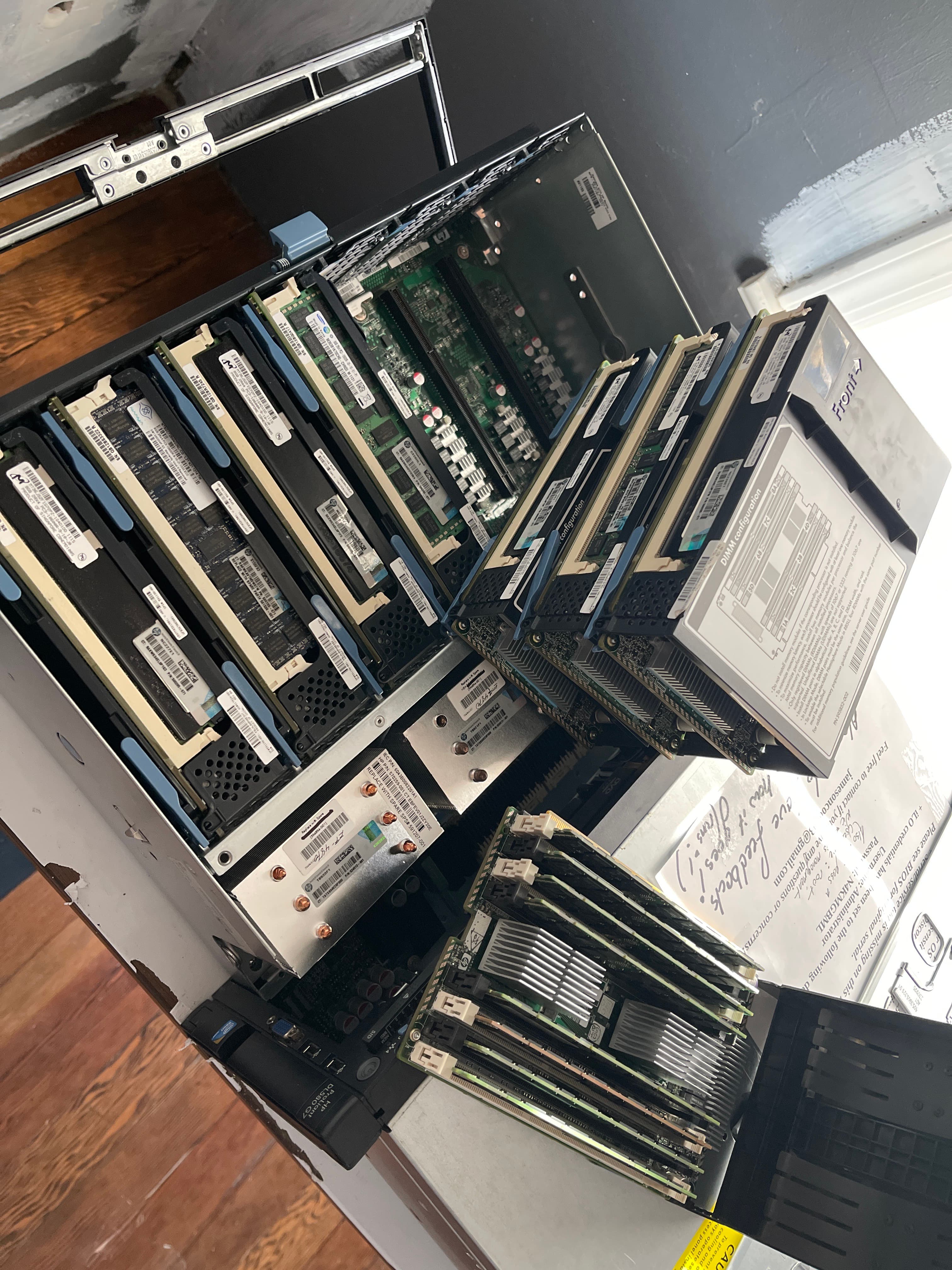 Hardware details of the HP DL580 home lab server